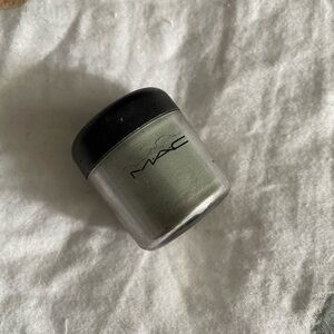 MAC Pigment in Pastorale